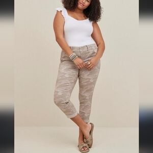 Torrid cropped mid camo pants